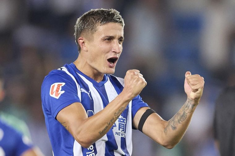 Nahuel Tenaglia, lateral derecho de Deportivo Alavés de España. Nahuel Tenaglia, lateral derecho de Deportivo Alavés de España. 