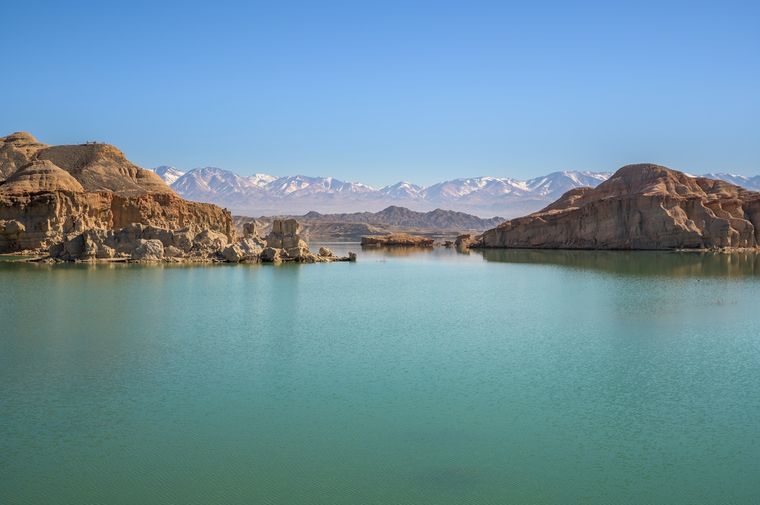 Rodeo combina naturaleza, deportes y tranquilidad en un entorno único a los pies de la cordillera. Foto: Shutterstock