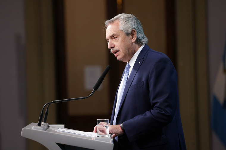 El presidente posteó en Twitter su saludo a Pedro Sánchez Foto: Twitter @Alferdez