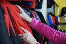 Tanto en indumentaria como en tecnología, el consumo se mantiene de la mano de las marcas Foto: Rodrigo DAngelo / MDZ