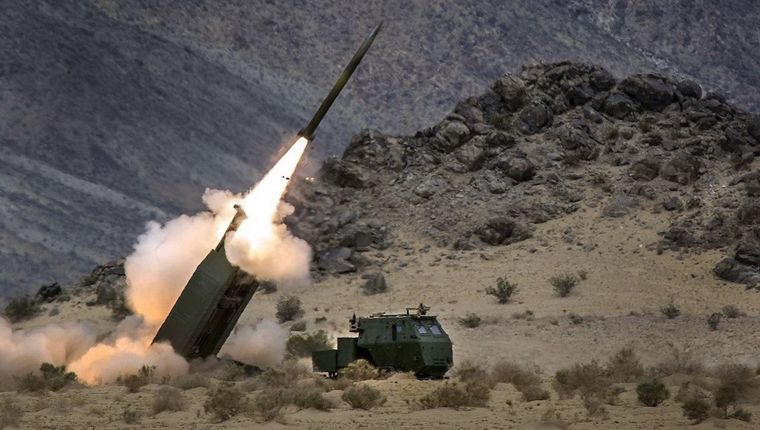 Una lanzadera Himars, enviada por USA a Ucrania. Foto: Voi.id