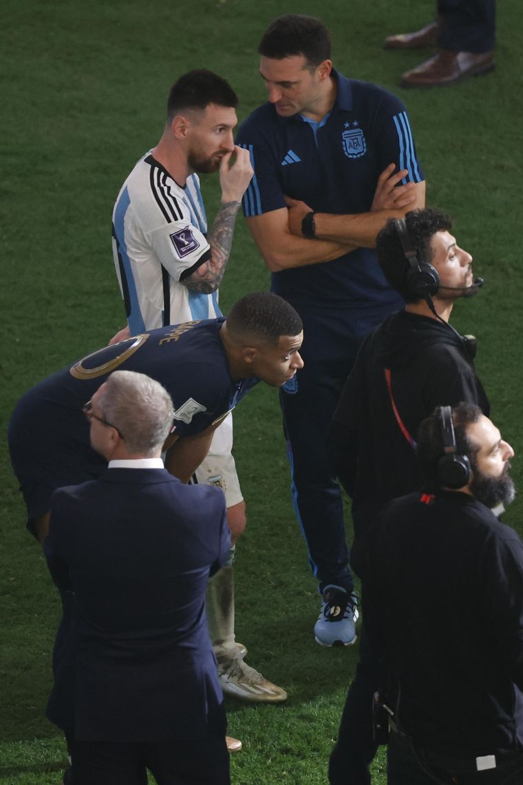 Scaloni contó una charla con Messi en noviembre de 2021, a un año del Mundial. Foto: EFE