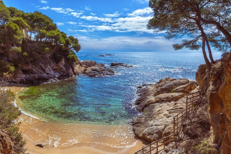 La playa de Laga es uno de los destinos ideales para visitar en julio. La playa de Laga es uno de los destinos ideales para visitar en julio.