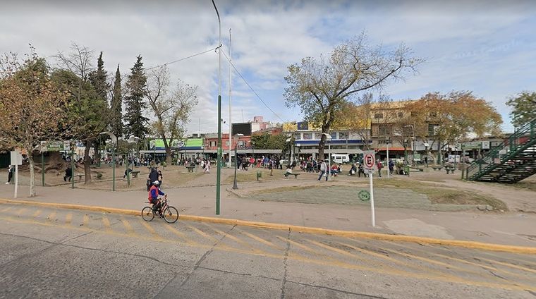 La víctima se reunió con su agresor en la Plaza Néstor Kirchner, ubicada en la localidad de Merlo, Buenos Aires