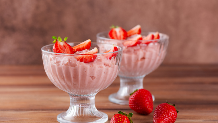 Yogur de frutillas natural en casa ¡facilísimo!