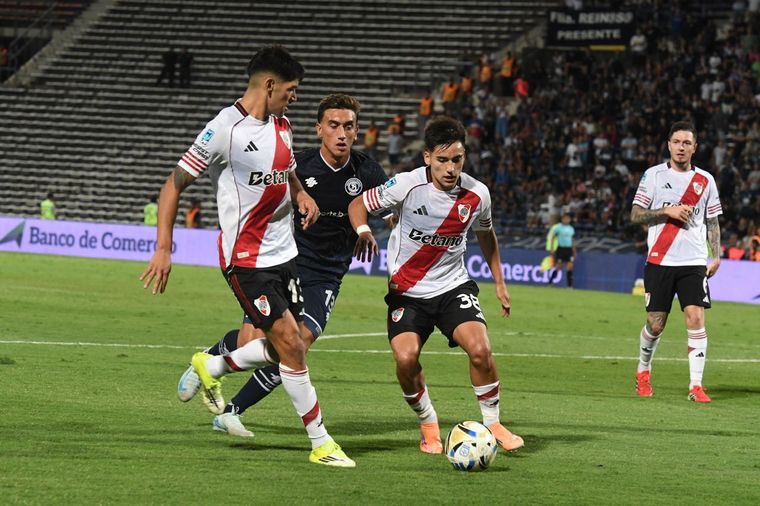 Partido vibrante en Mendoza entre la Lepra y River. Partido vibrante en Mendoza entre la Lepra y River.
