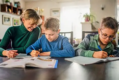 Para un número creciente de familias argentinas, el aula se ha trasladado al hogar.