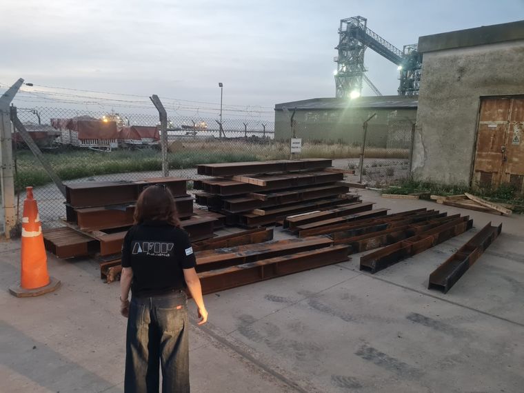 Exportación ilegal de hierro Foto: Aduana