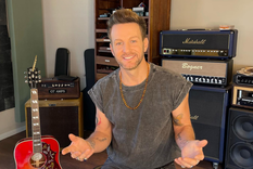 Axel se volvió muy famoso en el 2000 por sus melódicos temas y su jovial carisma. Foto: Instagram: axeloficial