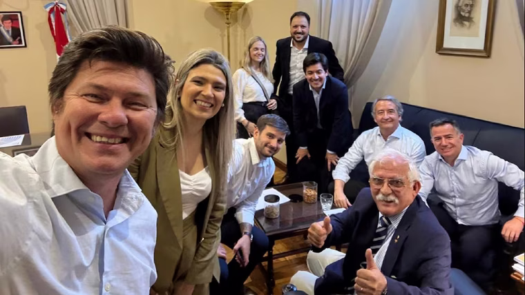 Los diputados del bloque de LLA se capacitan de cara a los futuros debates legislativos. Foto: X @Lisandroalmiron