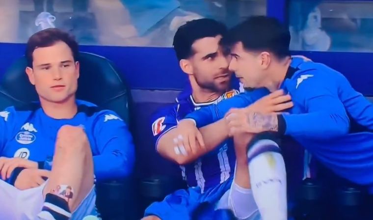 La pelea entre dos futbolistas del Real Valladolid en la goleada en contra ante el Getafe. Foto: Captura ESPN