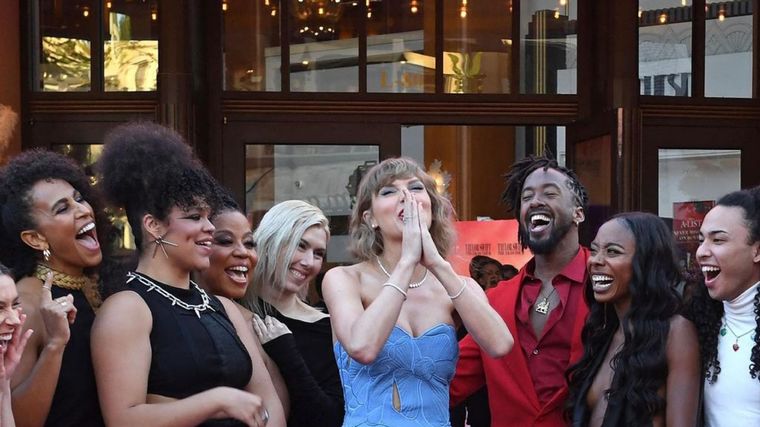 Taylor Swift La estrella qué arrasa Foto: Fuente: Imagen - Instagram @oscardelarenta