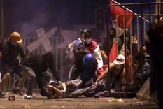 Un manifestante resulta herido durante una protesta, en Lima, Perú, el 14 de noviembre de 2020. Foto: RT