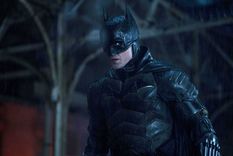 Rober Pattinson es ahora Batman. Foto: Entertainment Weekly - https://imagesvc.meredithcorp.io/v3/jumpstartpure/image?url=https://static.onecms.io/wp-content/uploads/sites/6/2022/02/17/The-Batman_2.jpg