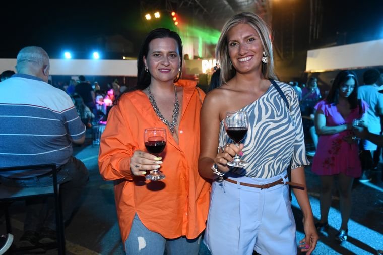 Maca y Ale de Argentina RRPP. Al final de la nota todas las imágenes. Foto: Maximiliano Ríos/MDZ