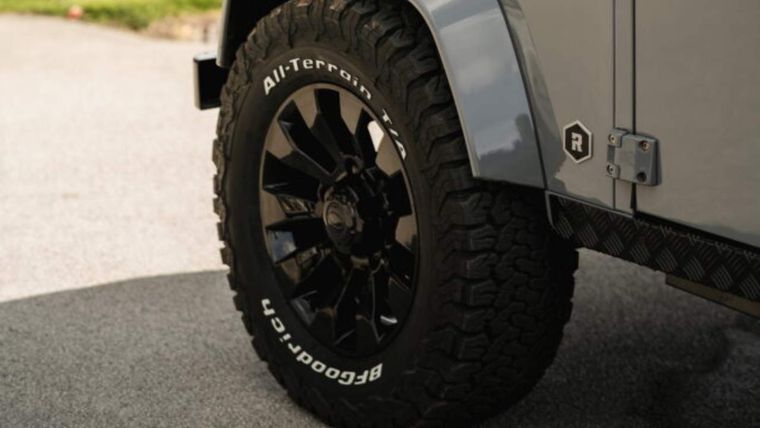 Land Rover Defender Retro Automotive