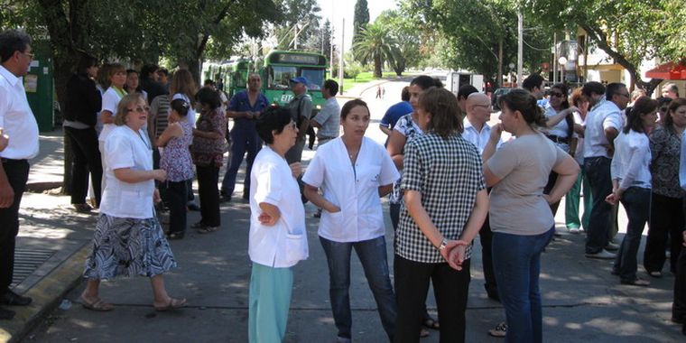El corte de la Calle Alem inició cerca de las 12.30.