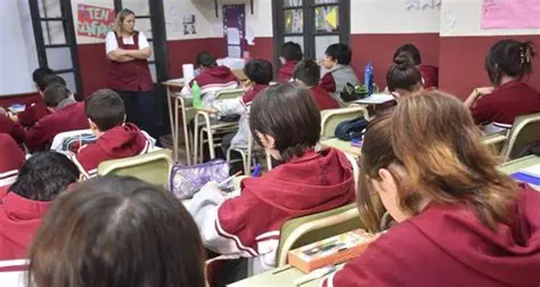 Uno de los argumentos a favor de los aportes es la necesidad de ampliar la capacidad de escolarización sin que el Estado deba asumir el costo total de la infraestructura. Uno de los argumentos a favor de los aportes es la necesidad de ampliar la capacidad de escolarización sin que el Estado deba asumir el costo total de la infraestructura.