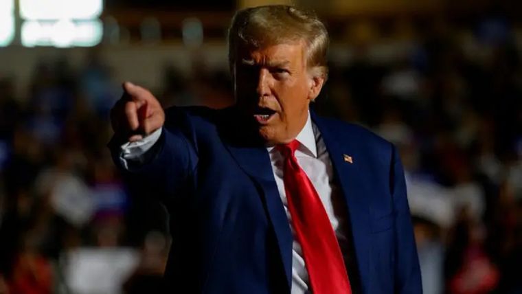 Donald Trump ha asegurado que si es reelegido presidente de EE.UU. deportará a un millón de migrantes indocumentados. Foto: Getty Images