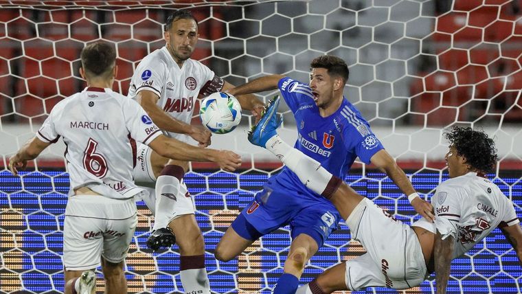 Izquierdoz apuntó contra el Anderson Daronco tras el empate de Lanús en Chile, por la ida de las semifinales de la Copa Sudamericana.