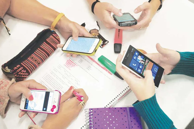 MDZol | Los datos son contundentes: el 54% de los estudiantes argentinos de 15 años declaró distraerse con dispositivos digitales en clases. Foto: Archivo.
