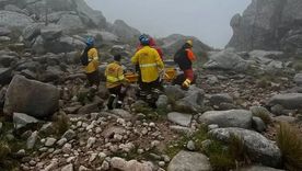 rescatan a turista tras pasar la noche a la intemperie en el cerro champaqui rescatan a turista tras pasar la noche a la intemperie en el cerro champaqui