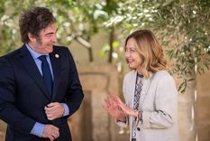 Giorgia Meloni junto a Javier Milei. Foto: DPA