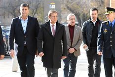 Días después de las PASO, Cornejo y Suarez se mostraron junto a Petri con anuncios respecto al uso de celulares en las cárceles. Foto: ALF PONCE MERCADO / MDZ