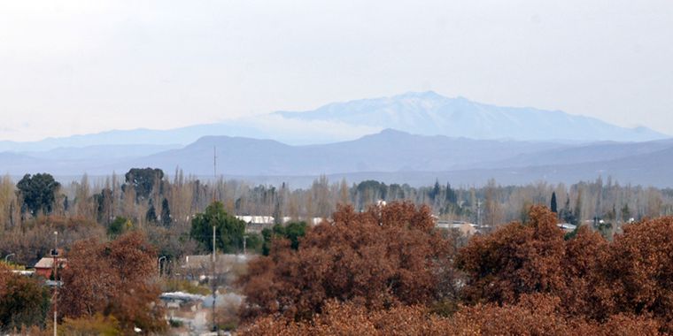 La atmósfera sobre la ciudad de San Rafael -al fondo, el Cerro Nevado-, el pasado 6 de Junio. Foto: Archivo/Mediamza.com