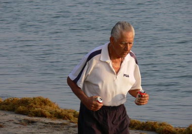 La investigación resalta la importancia de que los adultos hagan ejercicio regularmente. Foto: web