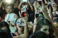 especialistas pronostican libertinaje sexual y despilfarro cuando pase el covid