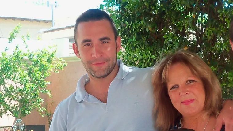 David Demaldé junto a su madre, años atrás. David Demaldé junto a su madre, años atrás.