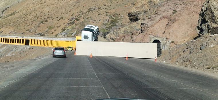 Cuatro muertes se produjeron en diciembre en siniestros en los que hubo vuelcos de camiones. Foto: archivo / Gendarmería Nacional.