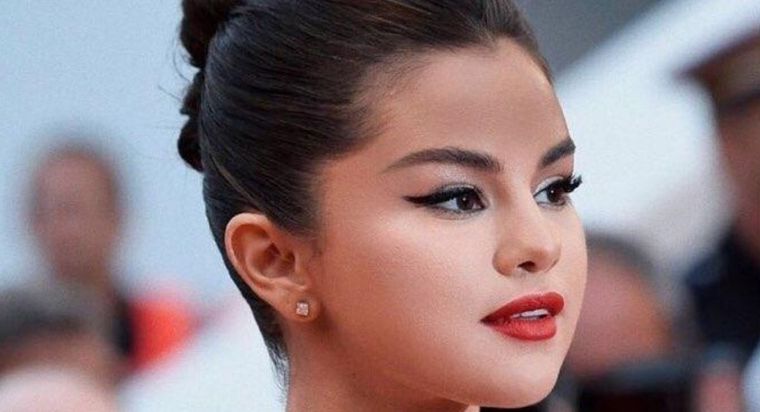 El pelo en capas por los hombros está en tendencia y Selena Gómez demostró como llevarlo en esta temporada