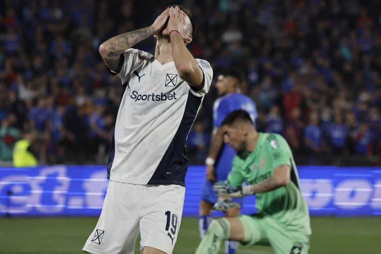Independiente perdió con Universidad de Chile en el Estadio Nacional de Santiago.