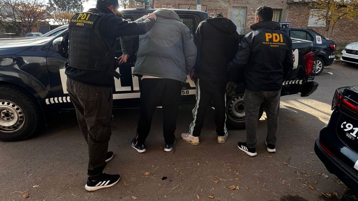 Asaltaron a un chofer de aplicación, le robaron el auto y cayeron tras un operativo en Godoy Cruz