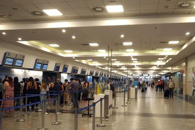 MDZol | La falta de futuro es una de las cusas principales que los argentinos que deciden emigrar, aun en mucha gente que no tiene apremios económicos en la actualidad Foto: ALF PONCE MERCADO / MDZ