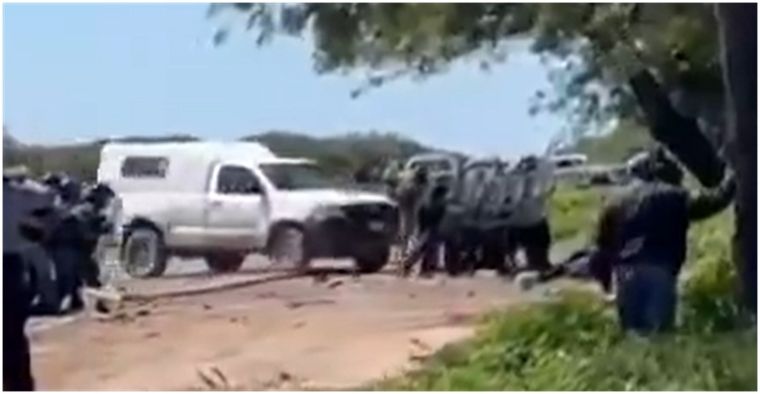 Tres efectivos debieron ser trasladados al Hospital de Alta Complejidad de la ciudad de Formosa. Foto: Captura de video
