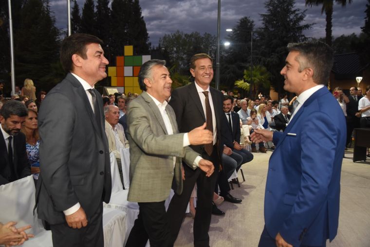 Cornejo, De Marchi, Suarez y Bragagnolo. Sonrisas pasajeras. Hoy todo es tensión. Foto: Gentileza