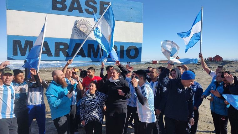 La base Marambio celebrando el triunfo de nuestra selección.