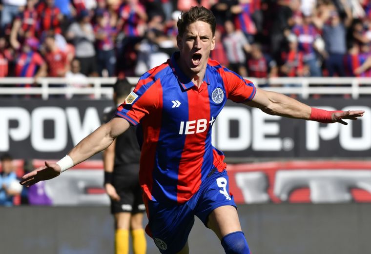 Andrés Vombergar es el máximo goleador de San Lorenzo en el torneo Apertura con 7 conquistas. Foto: FotoBaires