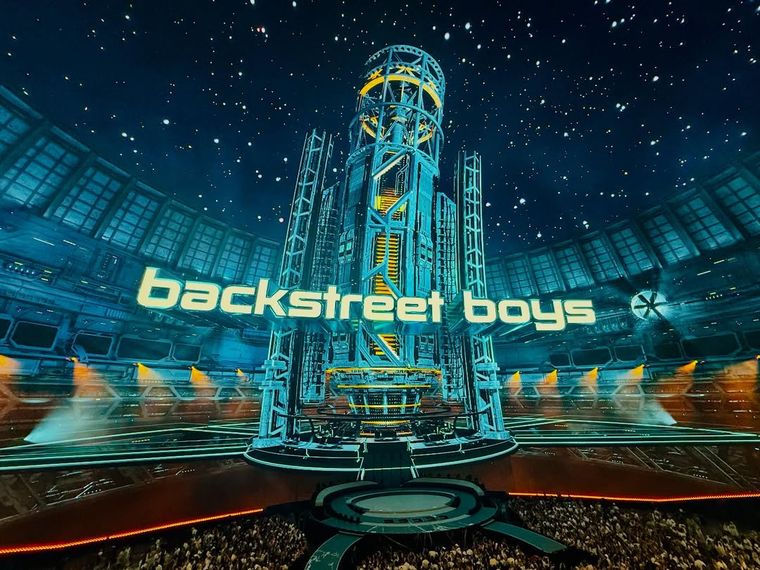 Los Backstreet Boys regresan a los escenarios con Into the Millennium. Los Backstreet Boys regresan a los escenarios con Into the Millennium.