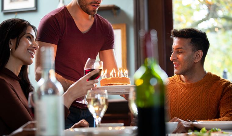 Según Booking.com. los viajeros suelen utilizar la inteligencia artificial para traducir (45%), sugerencias de actividades en destino (44%) y recomendaciones de restaurantes (40%). Créditos: Freepik.com Según Booking.com. los viajeros suelen utilizar la inteligencia artificial para traducir (45%), sugerencias de actividades en destino (44%) y recomendaciones de restaurantes (40%). Créditos: Freepik.com