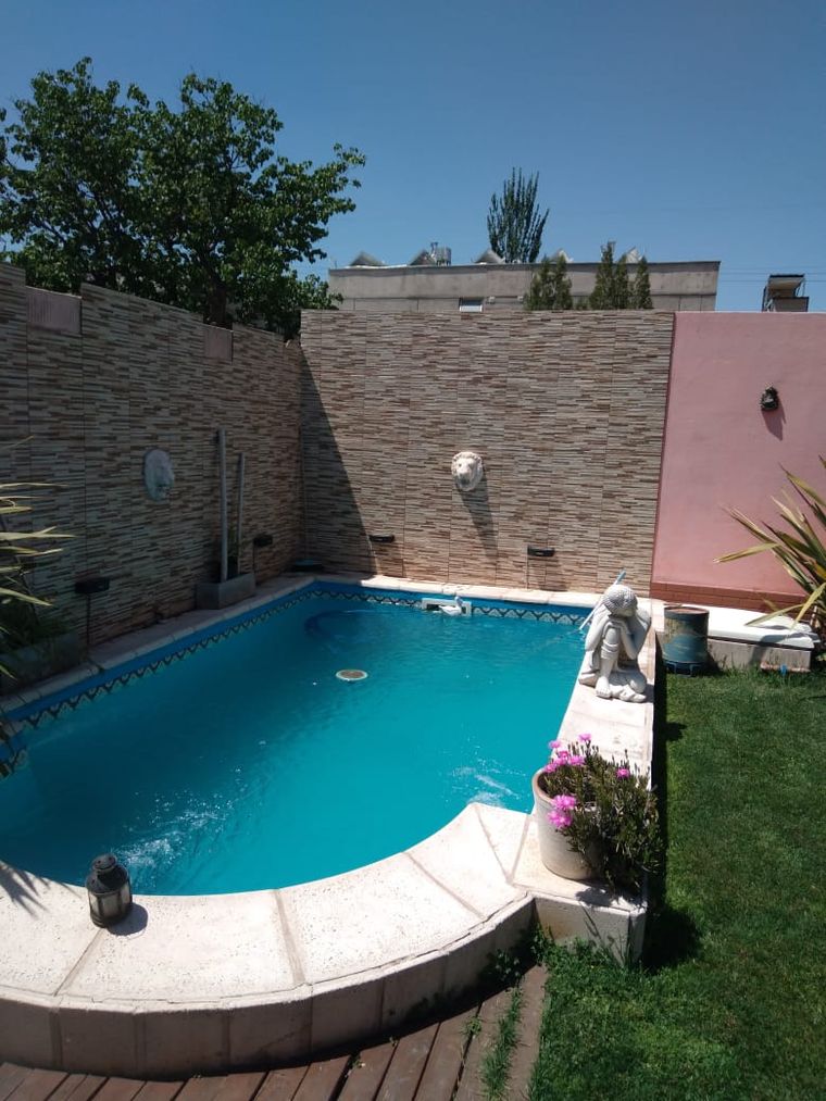 Mantener una pileta limpia en verano puede costar desde unos miles hasta más de cien mil pesos, según el uso, el cuidado y los productos elegidos. Mantener una pileta limpia en verano puede costar desde unos miles hasta más de cien mil pesos, según el uso, el cuidado y los productos elegidos.