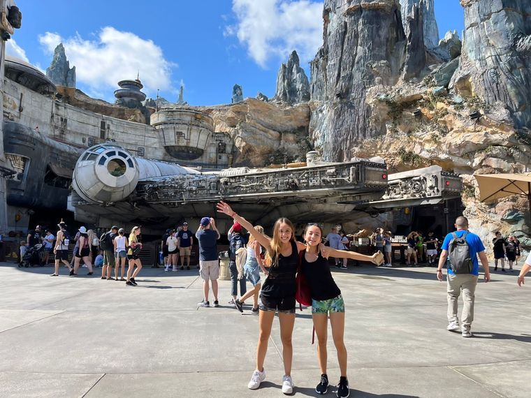 Los fanáticos quedan hipnotizados antes la magnitud del atractivo de Star Wars en  Disney Foto: Andrea Ginestar