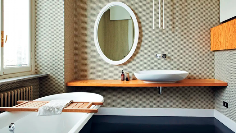 Solo se requieren pocos elementos para eliminar los olores del baño y convertirlo en un santuario de la limpieza. Foto: Farrow & Ball