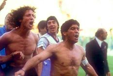 el emotivo saludo de maradona: nadie puede ocupar tu lugar en la plata