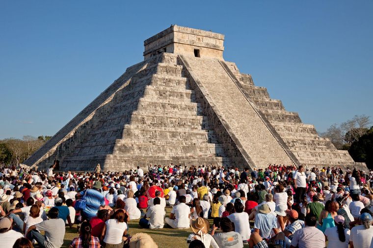 Los mayas tenían cálculos tan precisos que edificaron una pirámide en la que se dibuja una serpiente (Kukulcán) con la sombra de los equinoccios de primavera y otoño.