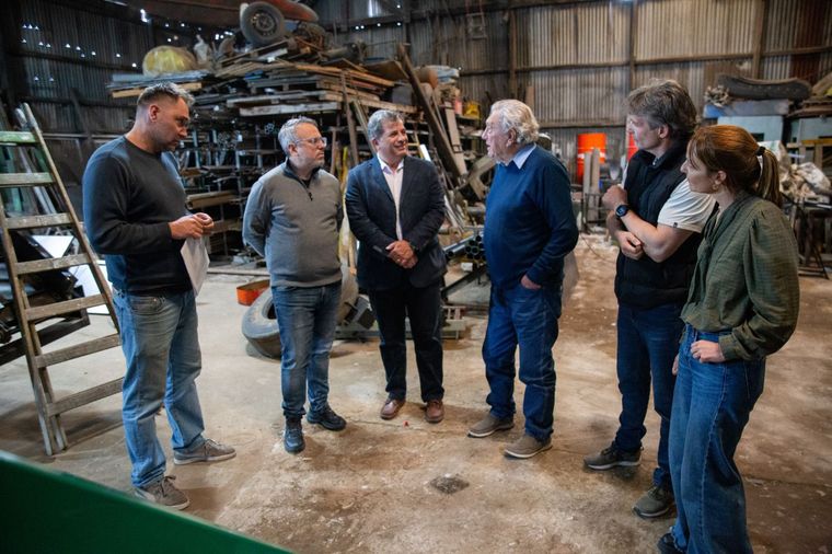 Diego Valenzuela, intendente de Tres de Febrero y candidato a Senador bonaerense de la Libertad Avanza en la Primera Sección Electoral recorrió el municipio de Tigre Diego Valenzuela, intendente de Tres de Febrero y candidato a Senador bonaerense de la Libertad Avanza en la Primera Sección Electoral recorrió el municipio de Tigre