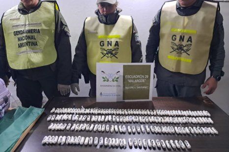 Las cápsulas de cocaína incautadas en el Sur provincial por personal de la Gendarmería Nacional. Las cápsulas de cocaína incautadas en el Sur provincial por personal de la Gendarmería Nacional.